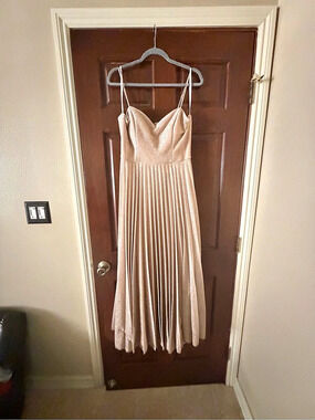 Windsor Pleated Midi Dress in gold Size medium Like